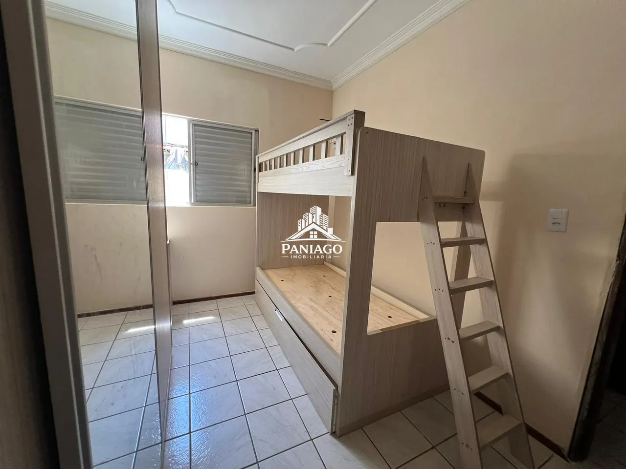 Imagem Locação/Venda casa em condomínio c/3 quartos (1 suíte), Bairro Areão, Cuiabá-MT