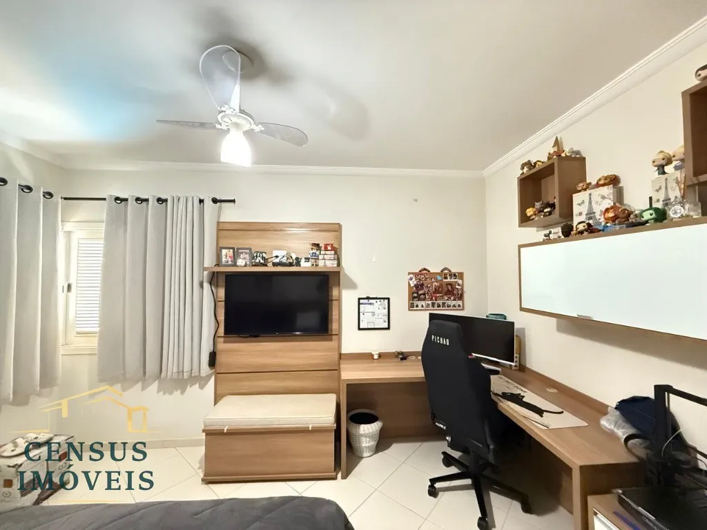 Foto do imóvel: Espetacular Casa em Condomínio à Venda em Vinhedo-SP - Condomínio Marambaia - 4 Quartos, 2 Suítes, 3 Salas, 5 Banheiros, 4 Vagas de Garagem, 530, 14 m². em Condomínio Marambaia