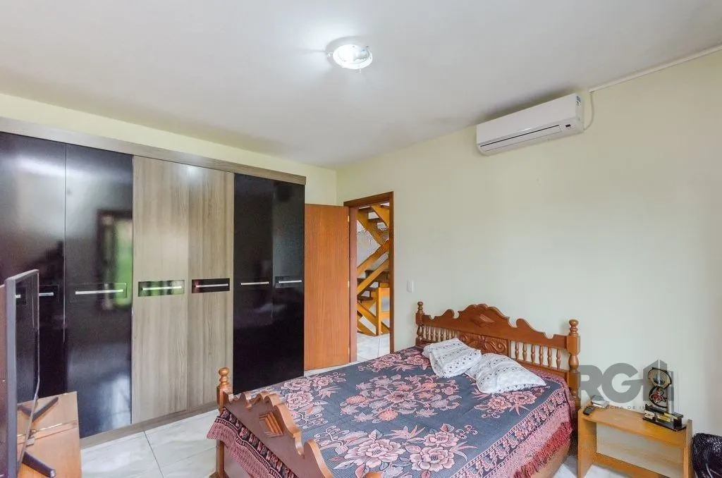 Imagem Casa em Condomínio, 166m² - 3 dormitórios, 2 vagas no bairro Guarujá
