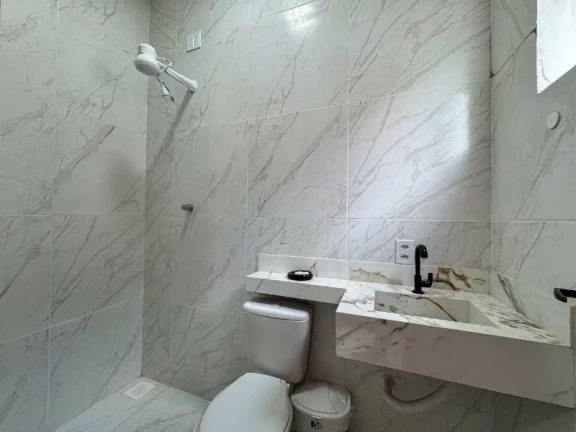 Imagem Casa em Alto Padrão, no condomínio Reserva do Parque , com 3 suítes, semi-mobiliada, climatizada e piscina , aceita financiamento bancário