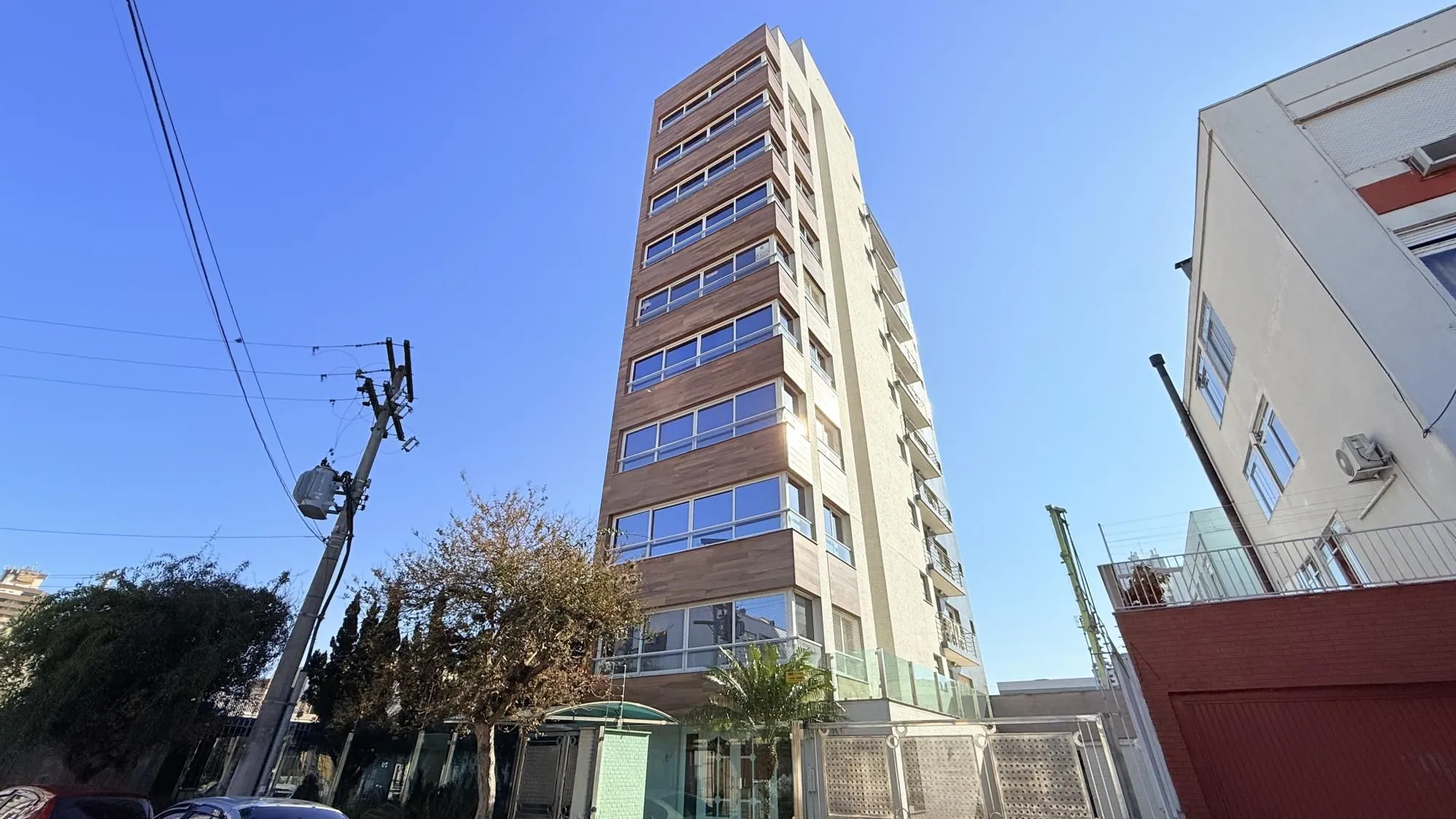 Imagem Excelente apartamento amplo com 2 dormitórios, 2 suítes mais dependência de empregada ou gabinete ou 3º dormitório