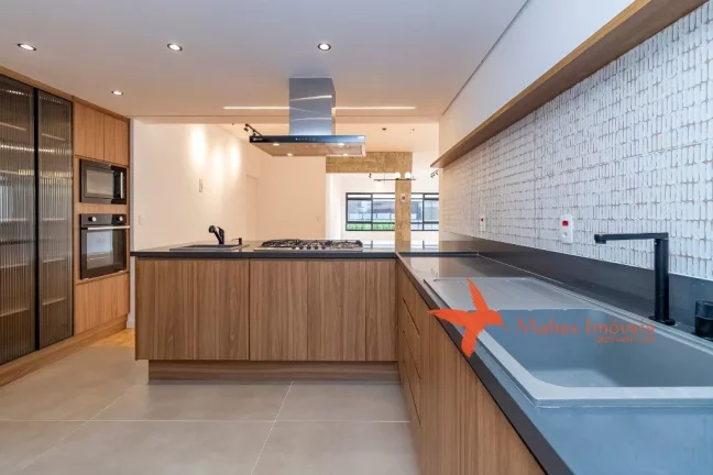 Imagem Espaçoso Apartamento de Reformado com 3 quartos (sendo 2 Suítes) em Cerqueira César, São Paulo - 220,95m² e 2 Vagas de Garagem!