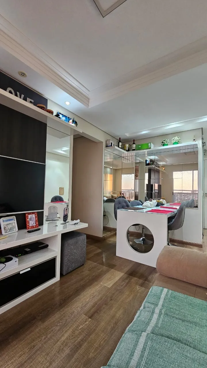 Imagem Apartamento Reformado de 52m² no Wanel Ville - 2 Dormitórios, 1 Banheiro e Varanda