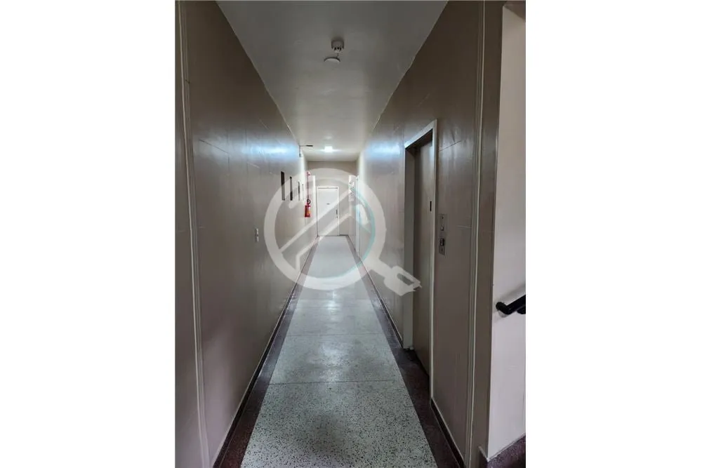 Imagem Dependência de empregada, uma sala ideal para receber família e amigos, uma espaçosa cozinha, est...