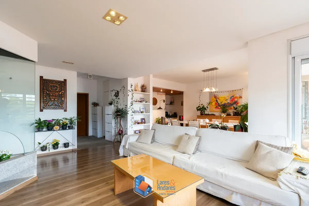 Imagem Casa para venda em Pacaembu com 4 quartos, sendo 3 suítes, 400m²
