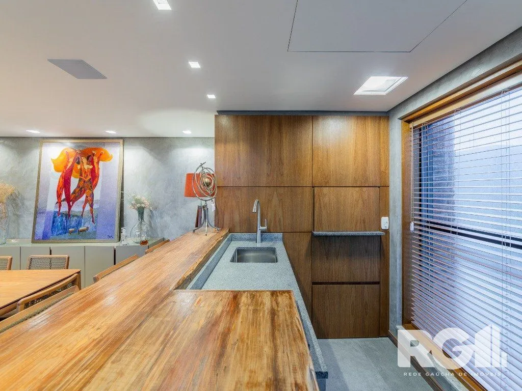 Imagem Belíssimo apartamento no Glass Aurélio andar alto, Living com pé direito duplo, 174m² privativos finamente decorado no Moinhos de Vento