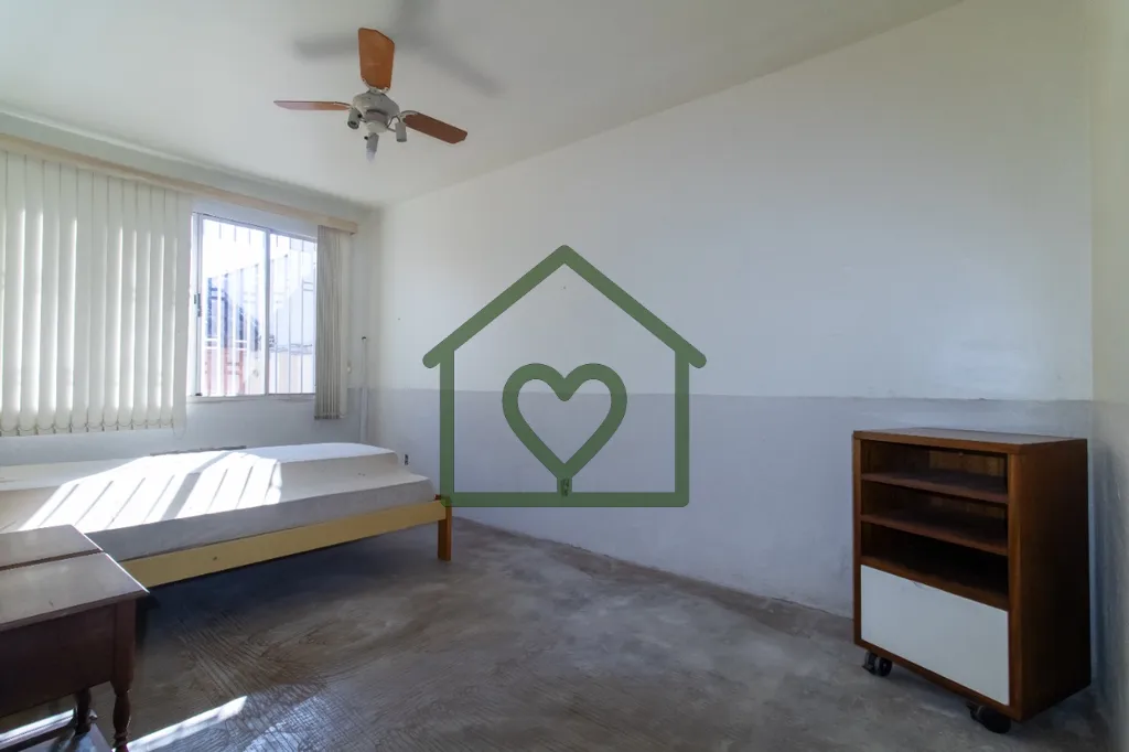 Imagem Casa totalmente mobiliada com 5 quartos, sendo uma suíte com closet, 417 m² de área construída e...