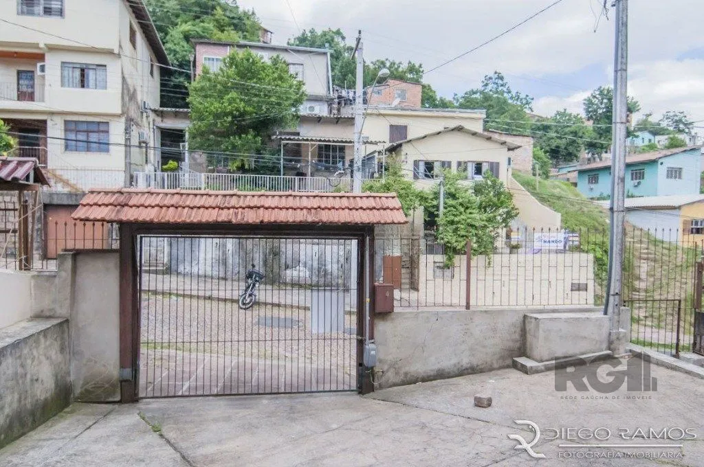 Imagem Casa de 4 dormitórios no bairro Glória
