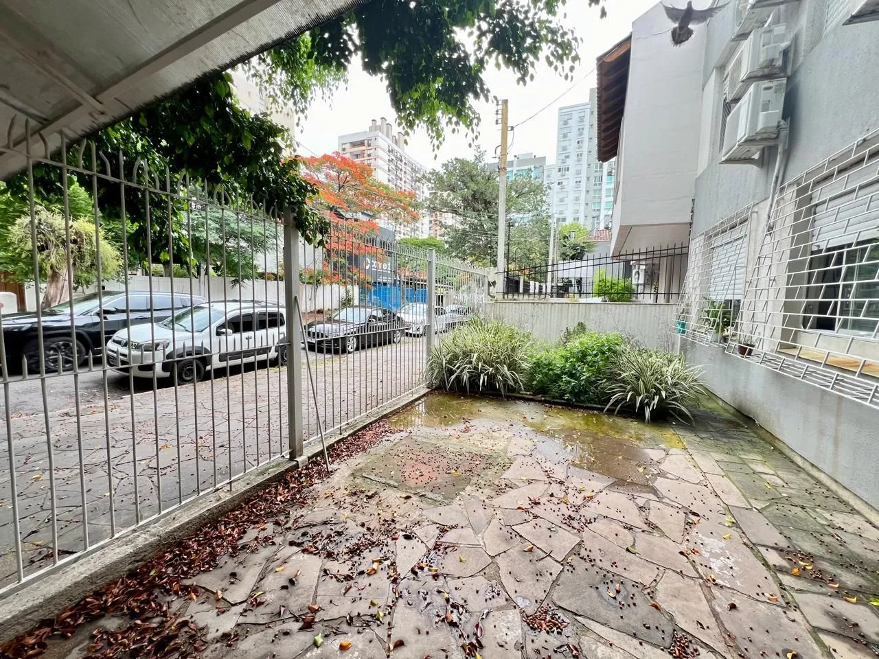 Imagem Apartamento térreo 3 quartos, a 500m do Iguatemi - Baixo condomínio!