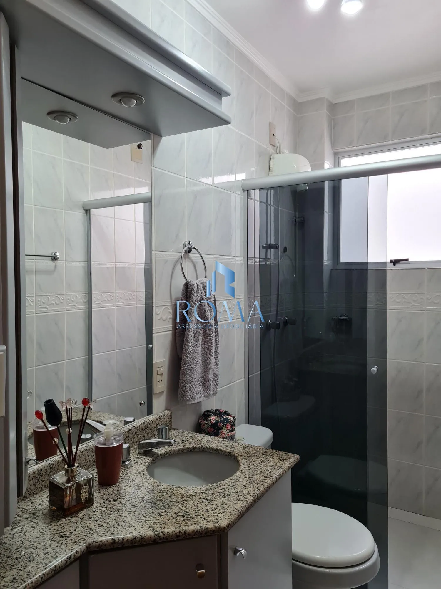 Imagem Apartamento Semimobiliado com 3 Quartos à Venda em Santa Maria