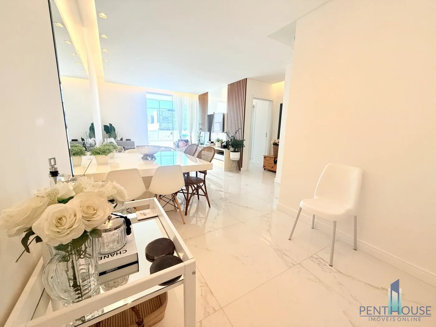 Imagem Apartamento com Terraço para Venda em Camboriú, São Francisco de Assis, 3 dormitórios, 3 suítes, 4 banheiros, 1 vaga