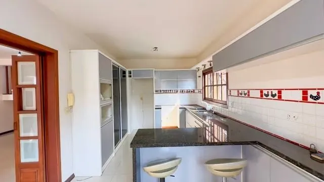 Imagem Casa térrea com 3 dormitórios, piscina, espaço gourmet com churrasqueira.