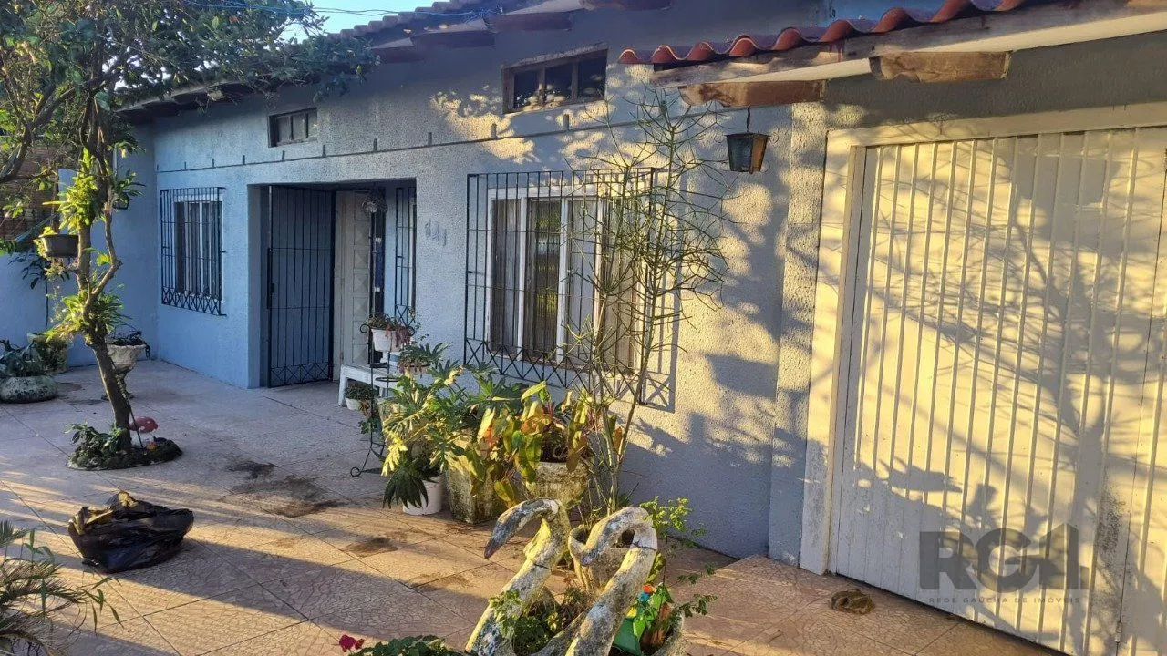 Imagem Casa 2 dormitórios, 1 suíte, vaga de garagem, Bairro Nova Cachoeirinha