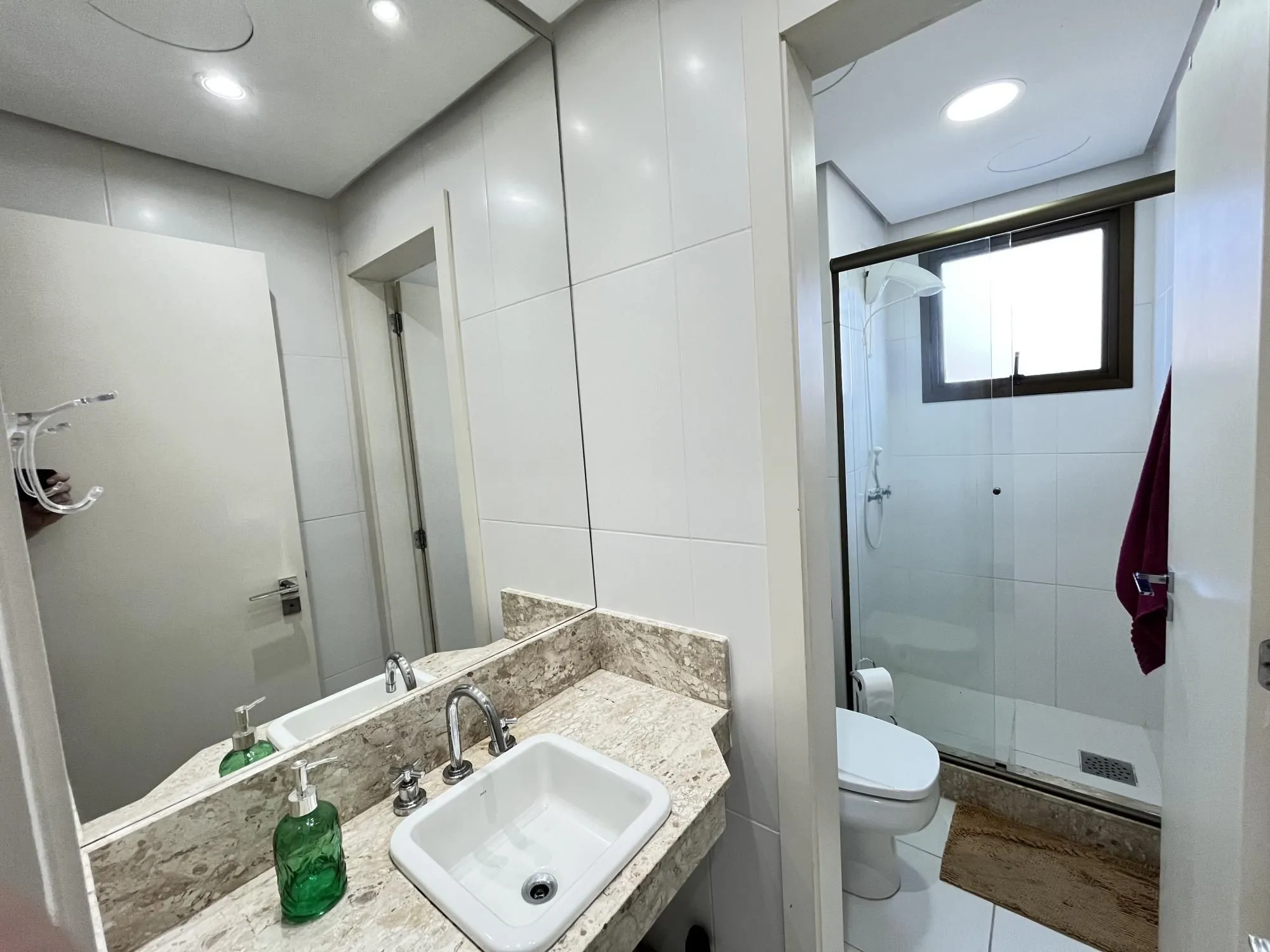 Imagem Apartamento de 3 quartos, suíte e 2 vagas de garagem no bairro Menino Deus POA