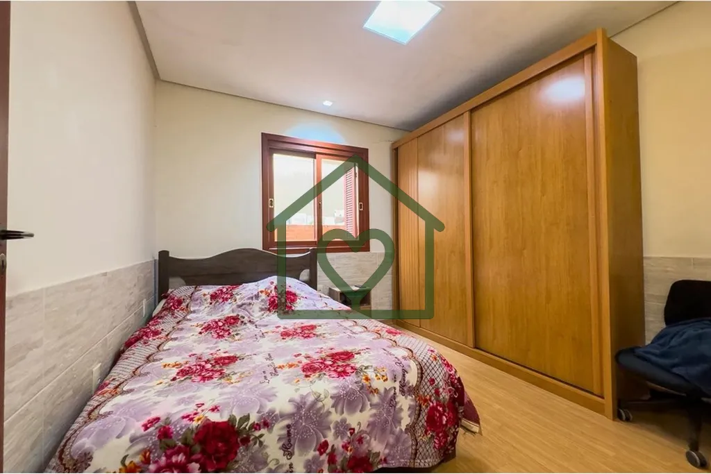 Imagem Apartamento com 2 pátios grandes em Petrópolis 
 
Este apartamento reformado fica no coração do ...