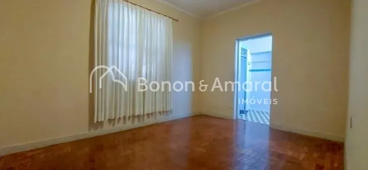Imagem Casa com 3 Quartos sendo 1 suíte e 3 banheiros à Venda, 211 m²