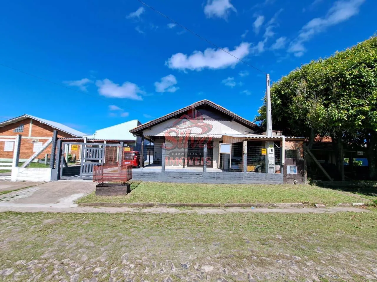 Imagem Casa 3 dormitórios com anexo a 180m do mar