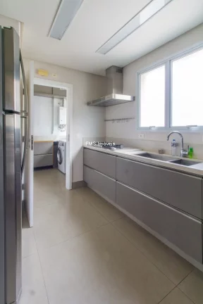 Imagem Apartamento à venda em Moema, com 3 suítes, 2 salas, 5 banheiros, 3 vagas de garagem, 124m².