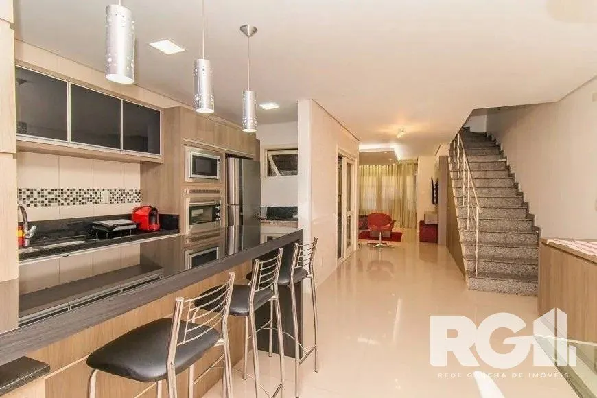 Imagem Casa com piscina, 3 suítes, desocupada, Rua Leite de Castro- Jardim Itu Sabará