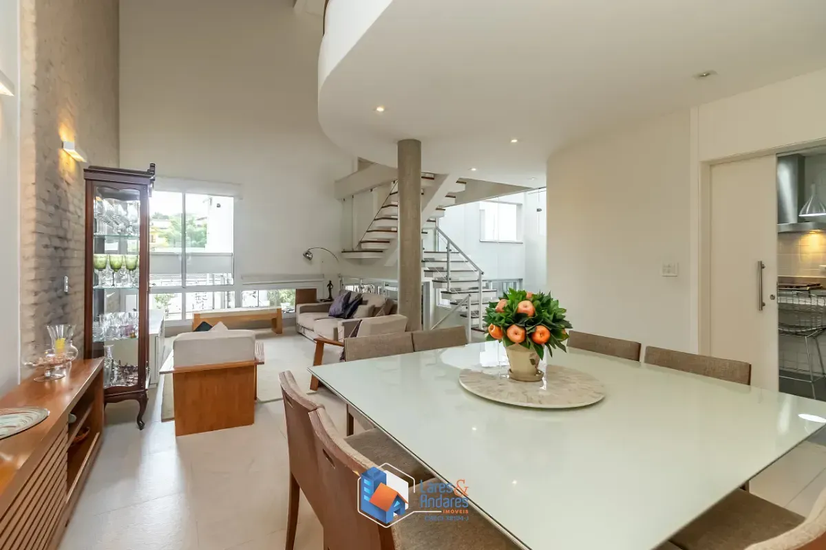 Imagem Sobrado para venda em Jardim Franca com 3 quartos, sendo 3 suítes, 400m²