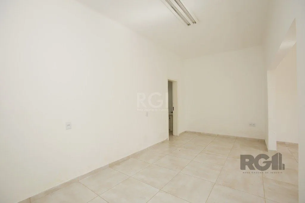 Imagem Prédio 3 andares. Composto de salas e apartamentos