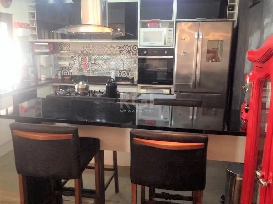 Imagem Casa para Venda - 130m², 3 dormitórios, sendo 2 suites, 6 vagas - Nonoai