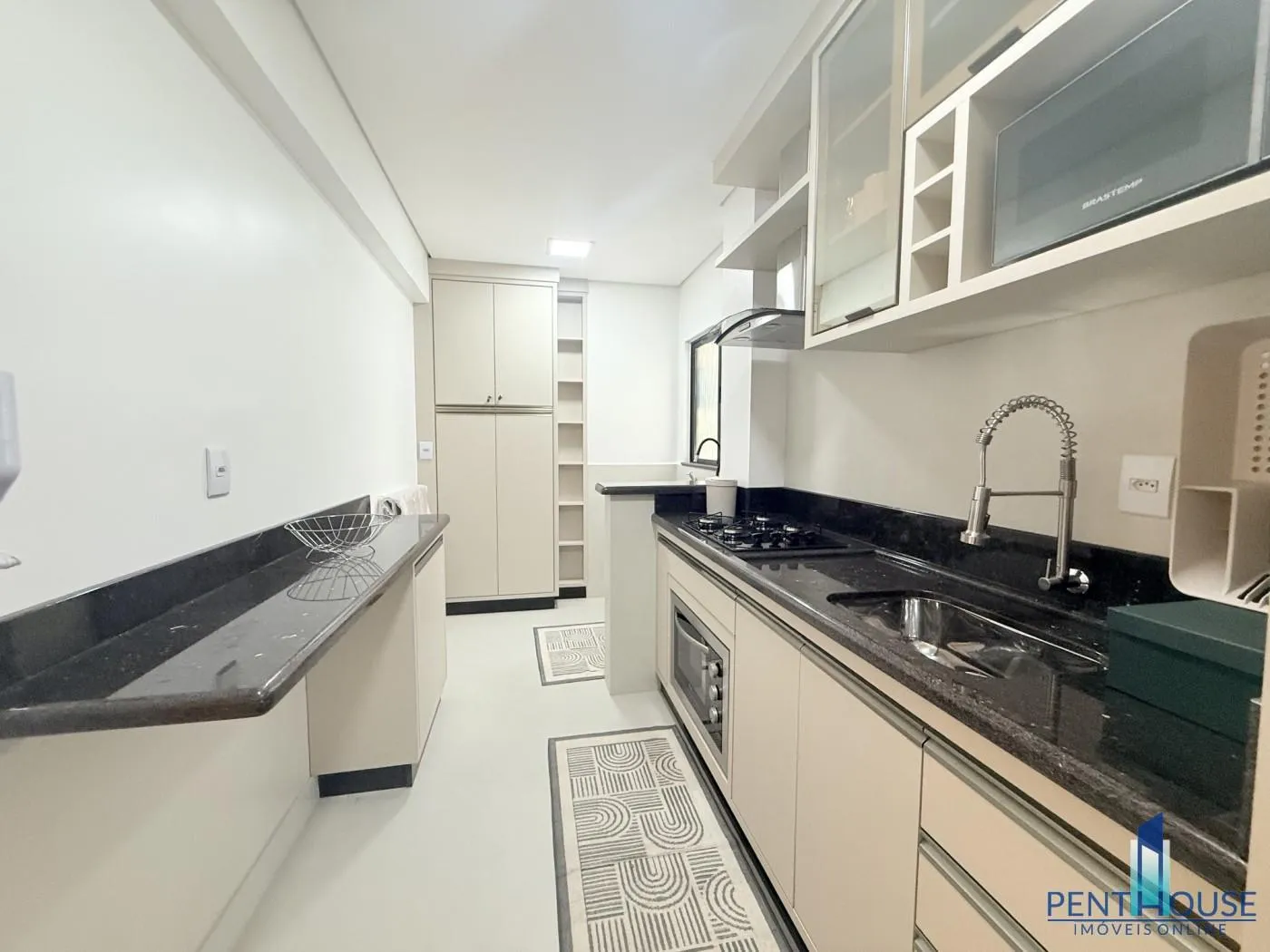 Imagem Apartamento Quadra Mar para Venda em Balneário Camboriú, CENTRO, 2 dormitórios, 1 suíte, 2 banheiros, 1 vaga