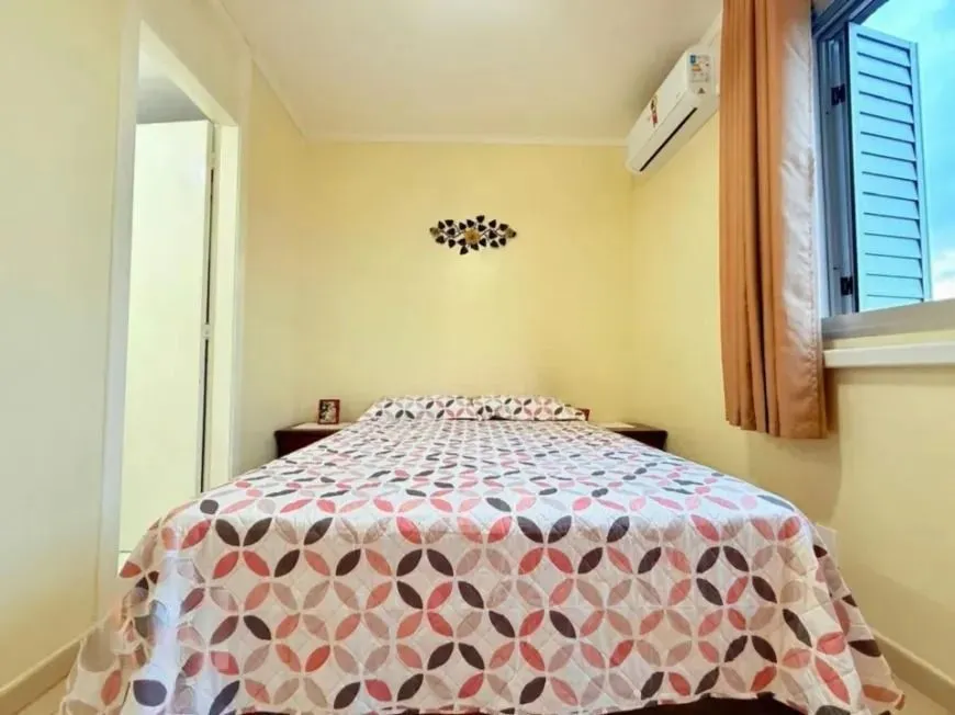 Imagem Apartamento com 3 dormitórios, sacada e churrasqueira.