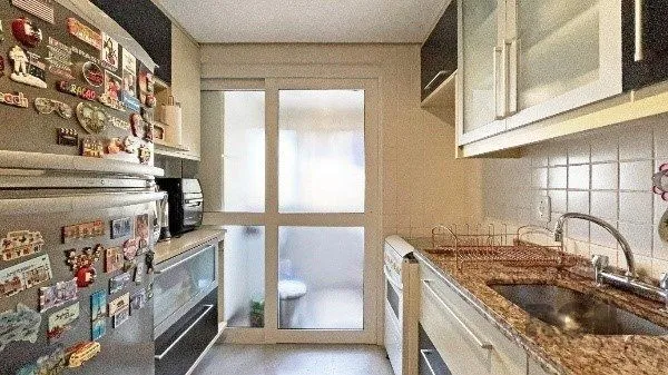 Imagem Apartamento de 2 dormitórios, 1 suíte e 1 vaga de garagem coberta e escriturada no bairro Floresta