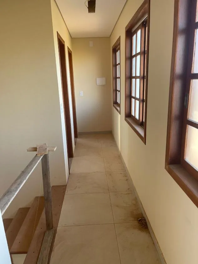 Imagem Vendo uma excelente casa em Crucilândia/MG ( valor 500.000,00 )
