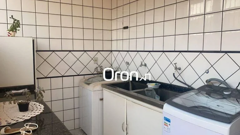 Imagem Sobrado com 4 dormitórios à venda, 244 m² por R$ 1.300.000,00 - Jardim Europa - Goiânia/GO