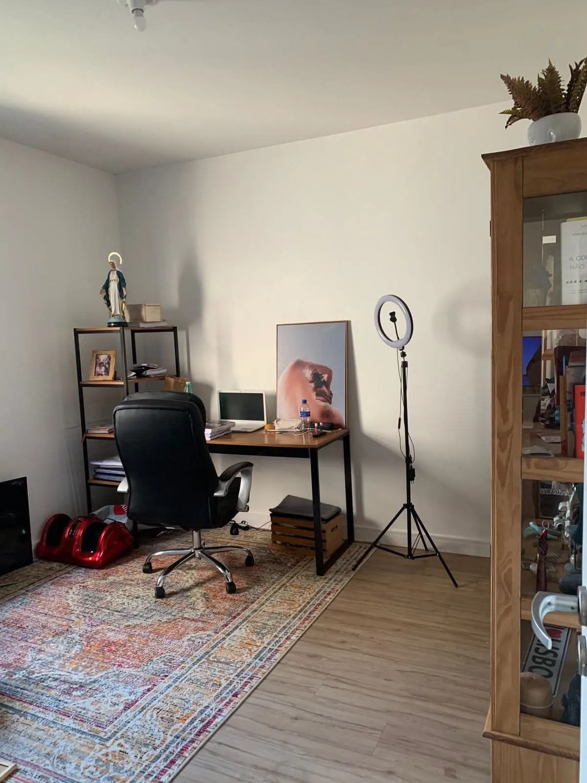 Imagem APARTAMENTO DE 2DORMITÓRIOS COM VAGA DE GARAGEM, EM PRÉDIO COM EXCELENTE PADRÃO CONSTRUTIVO.
