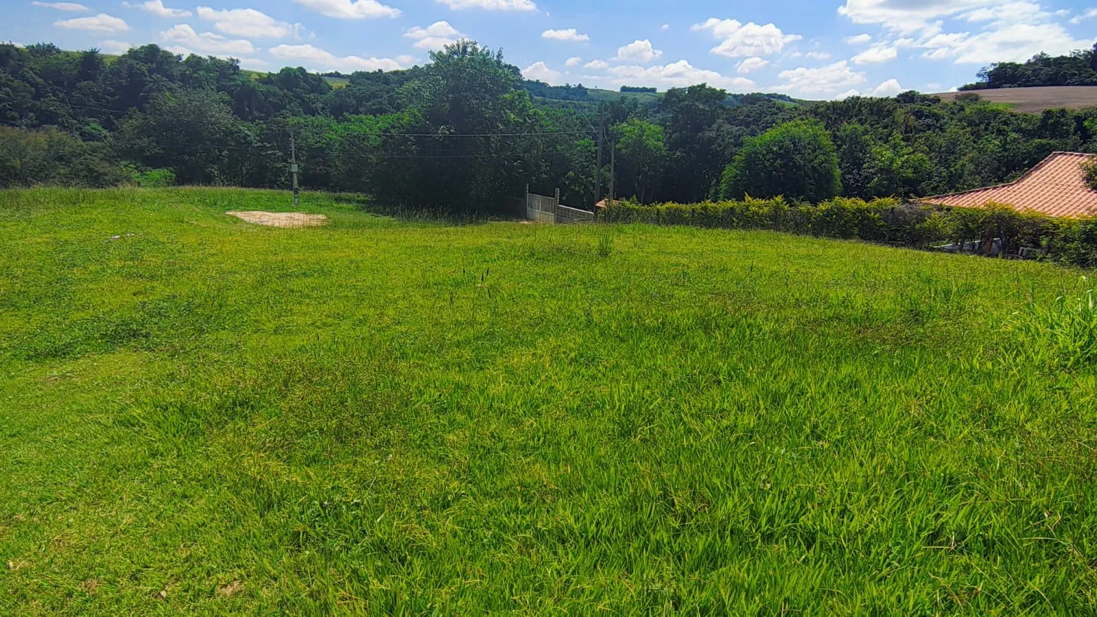 Imagem Terreno de 800m² com Vista para o Lago no Condomínio Village da Serra - Araçoiaba da Serra-SP