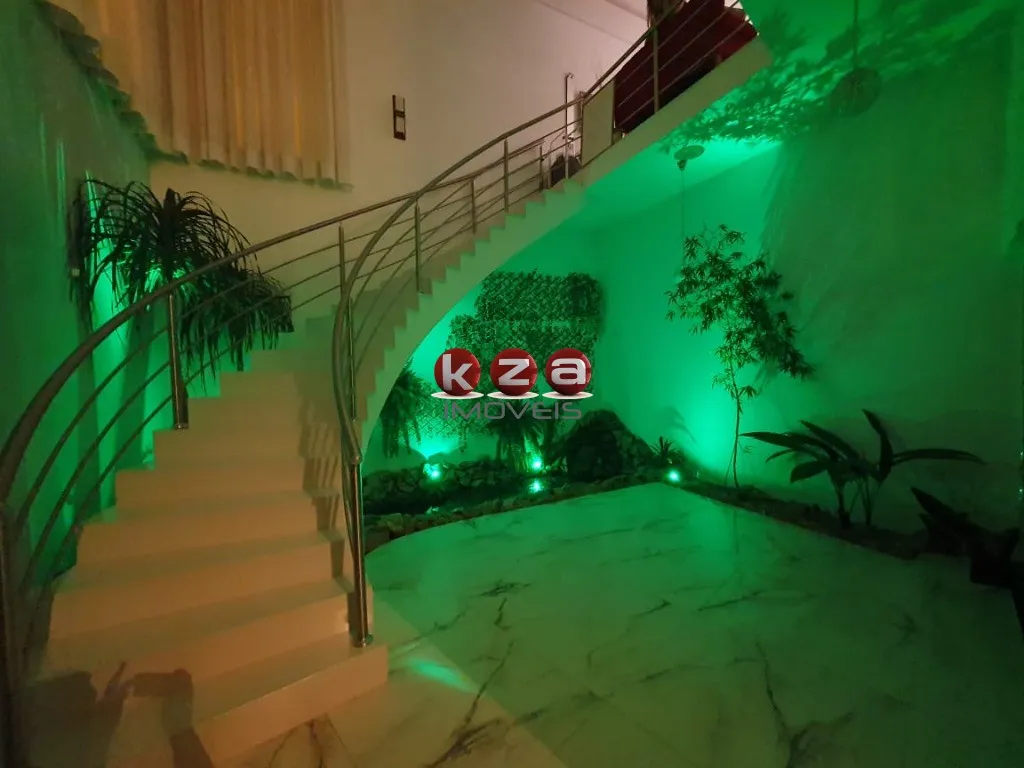 Imagem Casa de luxo no Condomínio Portal do Lago: 4 suítes, 3 salas, 7 banheiros, 2 vagas, 541m² em Valinhos-SP. Venda ou locação.