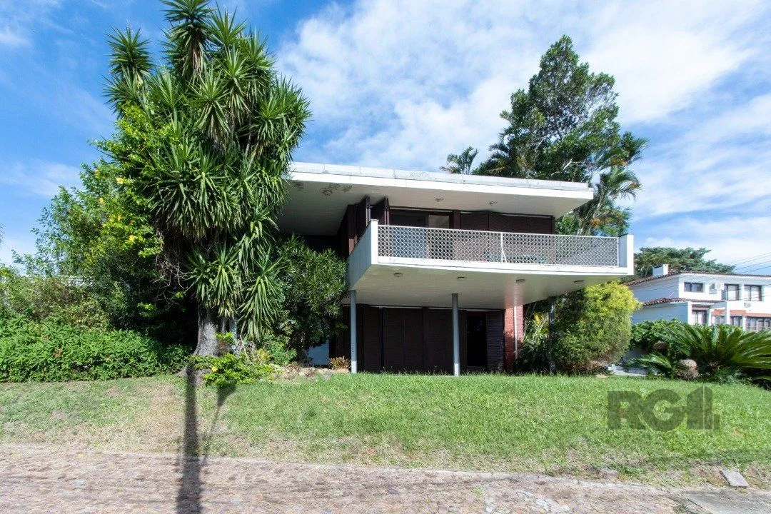 Imagem Casa com 724 m² privativos, 4 dormitórios sendo 4 suítes, 6 vagas sendo 3 cobertas