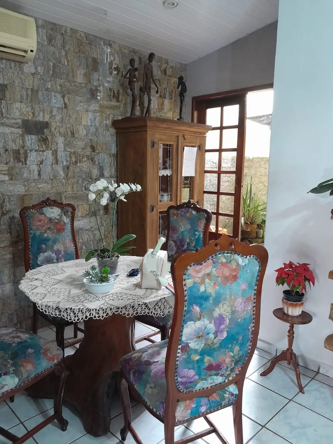Imagem Casa à venda 3 Quartos, 1 Suite, 2 Vagas, 195M², Mombaça, Pindamonhangaba - SP