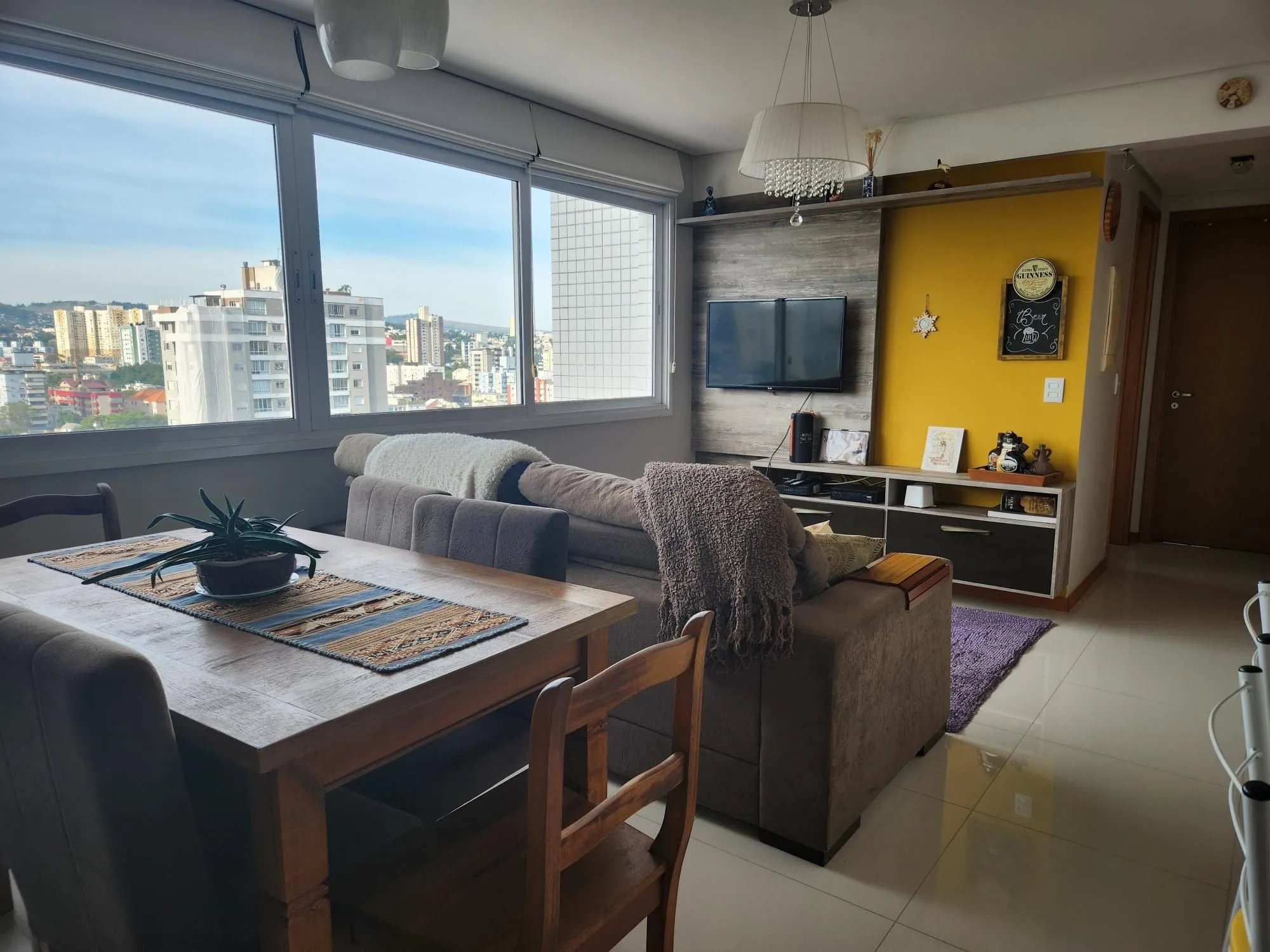 Imagem Apartamento de 2 quartos, suíte e 2 vagas garagem no bairro Santana Porto Alegre