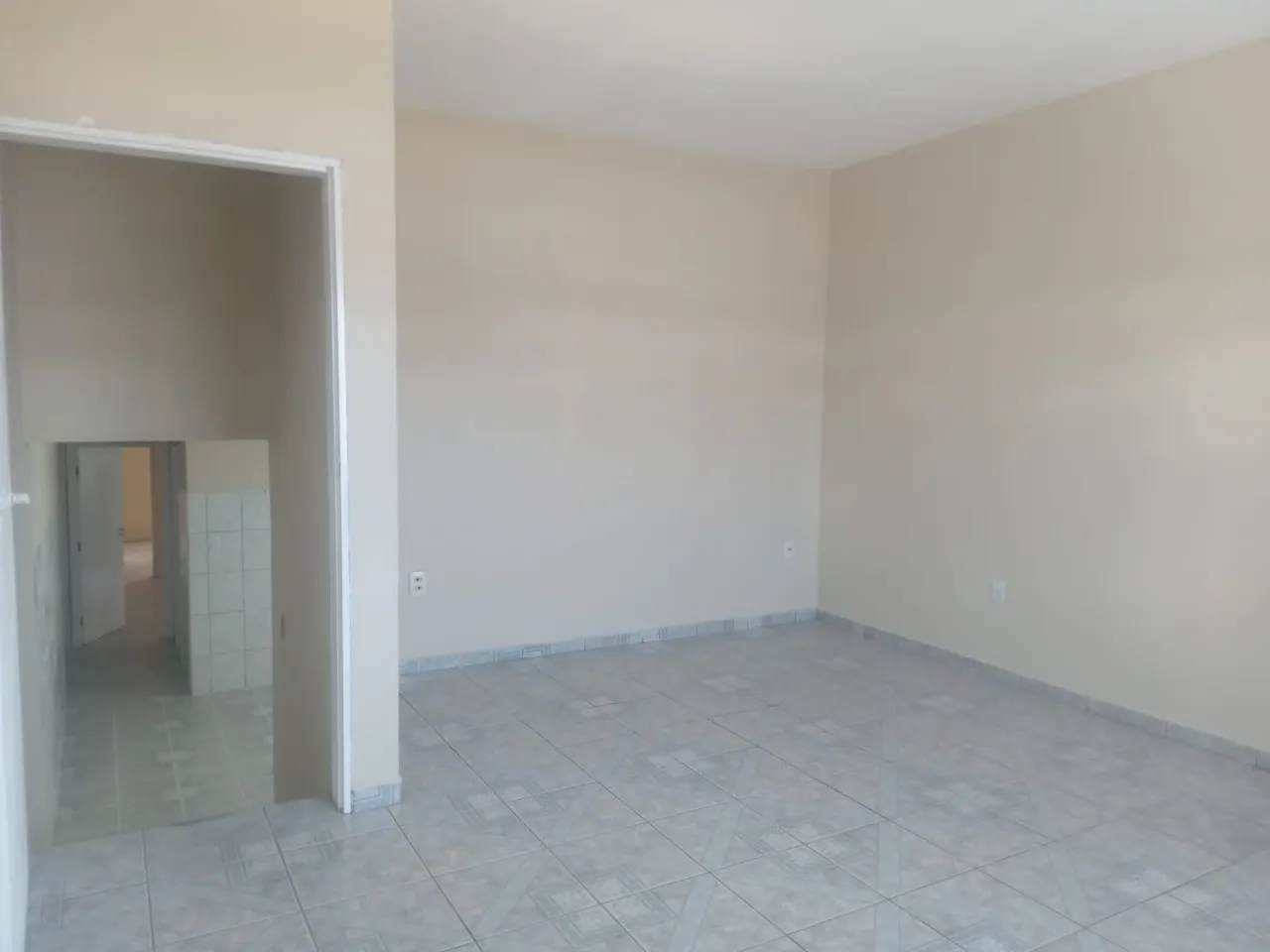 Imagem Casa Comercial para Locação: Imóvel de Alto Padrão com 2 Quartos, 1 Suíte e Vaga de Garagem no Jardim América, Sorocaba-SP