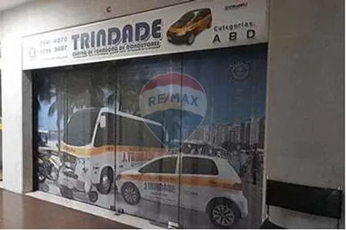 Imagem 3 lojas em Galeria próximo ao metro Copacabana, com total de 83m²
