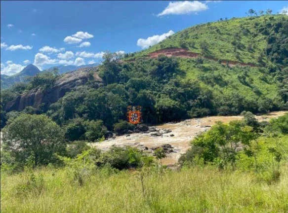 Imagem Fazenda com 10 dormitórios à venda, 1600627 m² por R$ 10.000.000 - São Sebastião do Alto/RJ