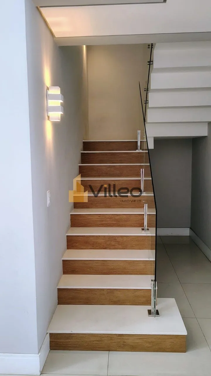 Imagem Destaques do Imóvel

- 235 m² de área construída de alto padrão + 90 m² de porão, ideal para ...
