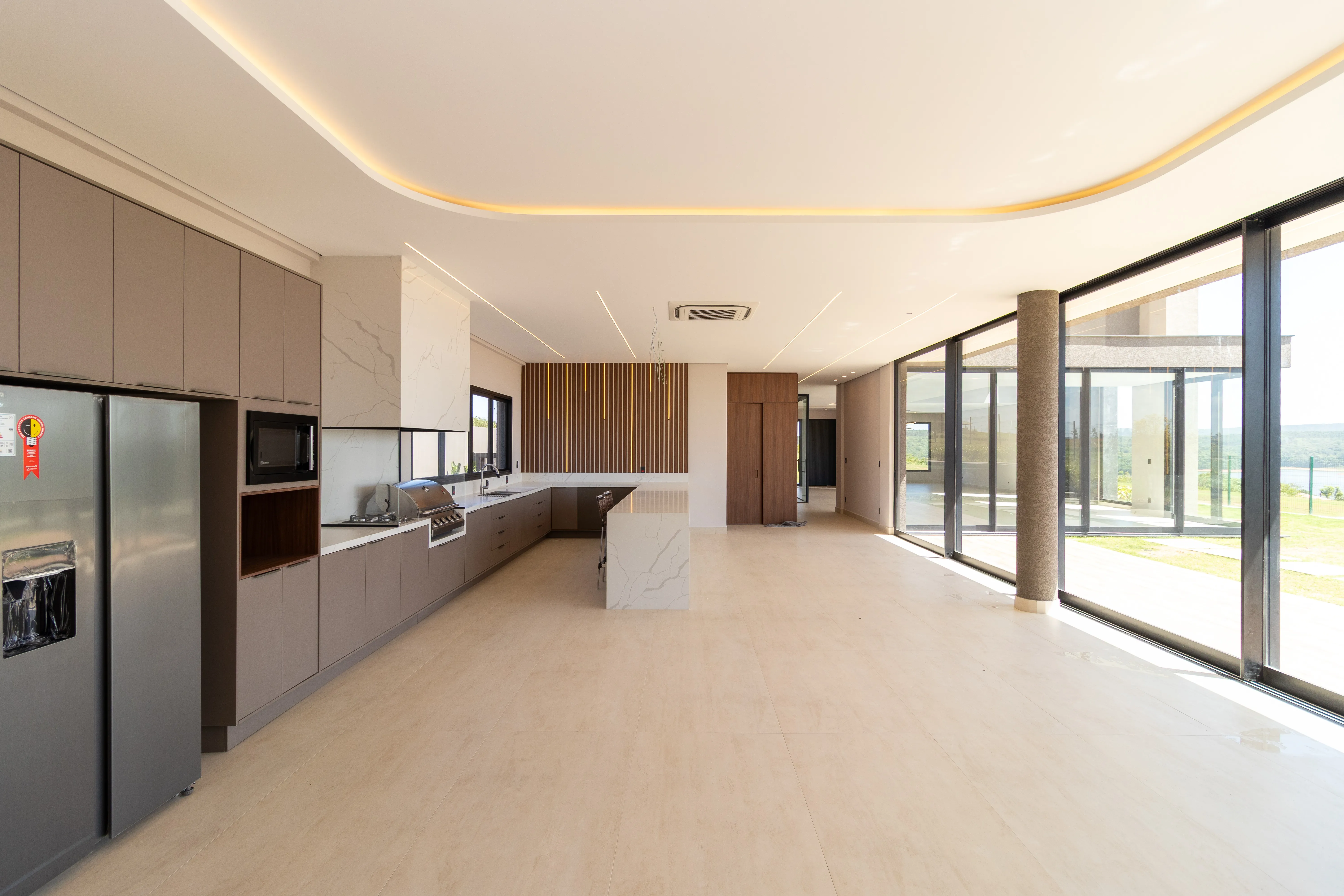 Imagem Condomínio Portofino | Reserva Ituparanga | 6 suítes | 720 m² | Piscina | Elevador | Sauna | Vista para a represa e campo de golfe.