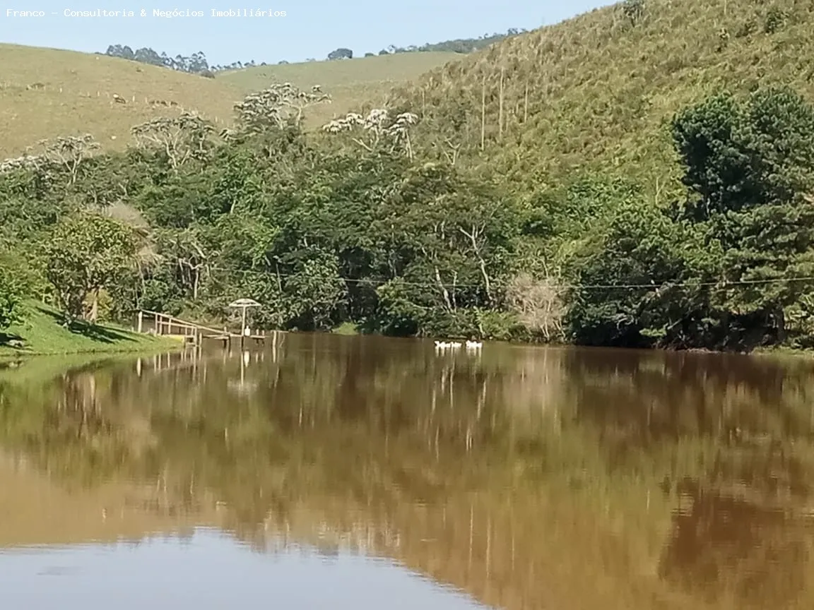 Imagem Sítio para Venda em Santa Isabel, Santa Isabel, 4 dormitórios, 2 suítes, 2 banheiros, 2 vagas