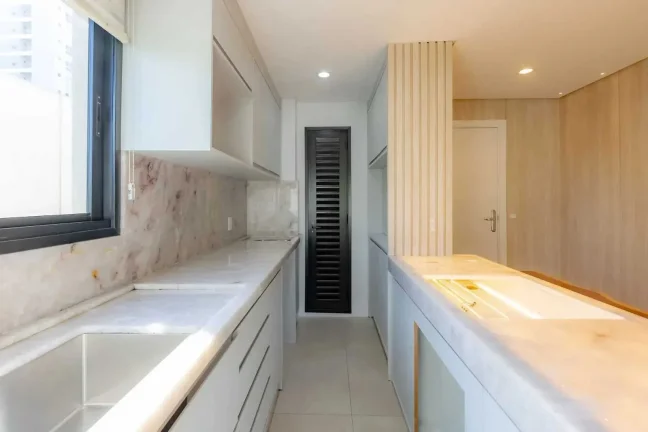 Imagem Apartamento com 2 dormitórios sendo 1 suíte e 1 vaga de garagem - Praia Brava - Itajaí