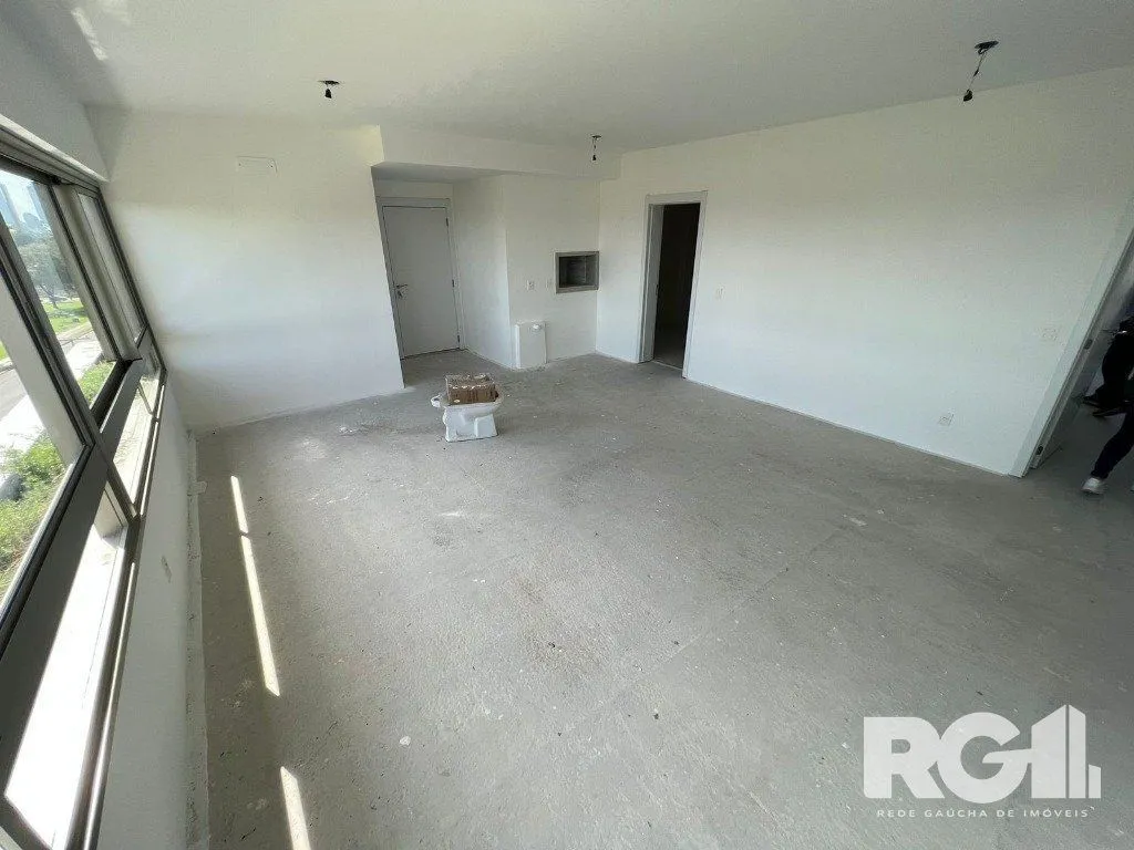 Imagem Apartamento com 143 m² privativos, possui 3 suítes, (sendo 1 máster), living, cozinha, dependência de empregada, lavabo, 143 m² de área privativa, 2 vagas de garagem.