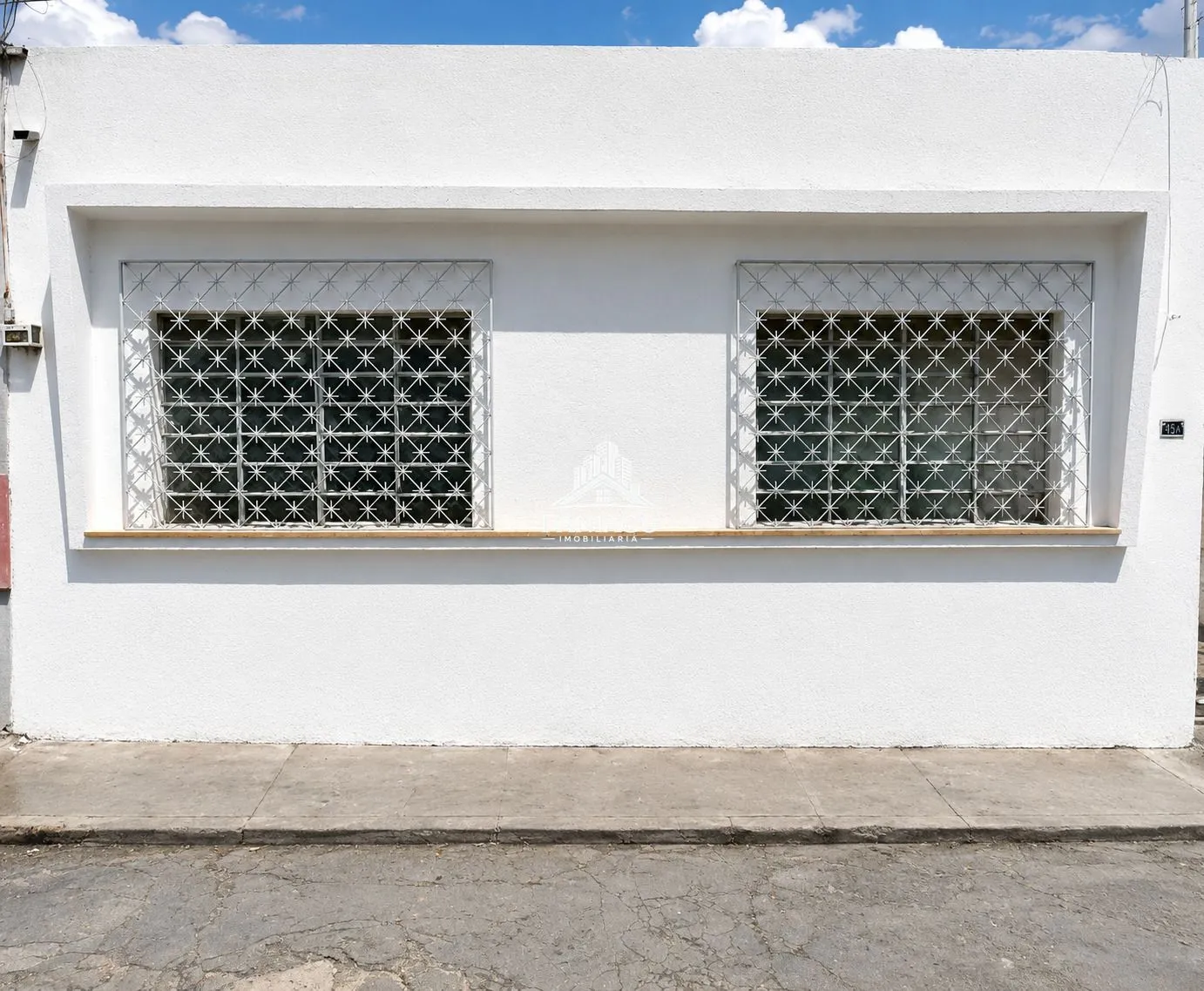 Imagem Casa Terreno Comercial à Venda na Avenida Miranda Reis em Cuiabá