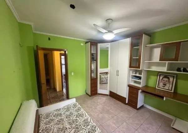 Imagem Ótima casa no bairro Jardim Lindóia, com 4 quartos, pátio amplo e área com churrasqueira
