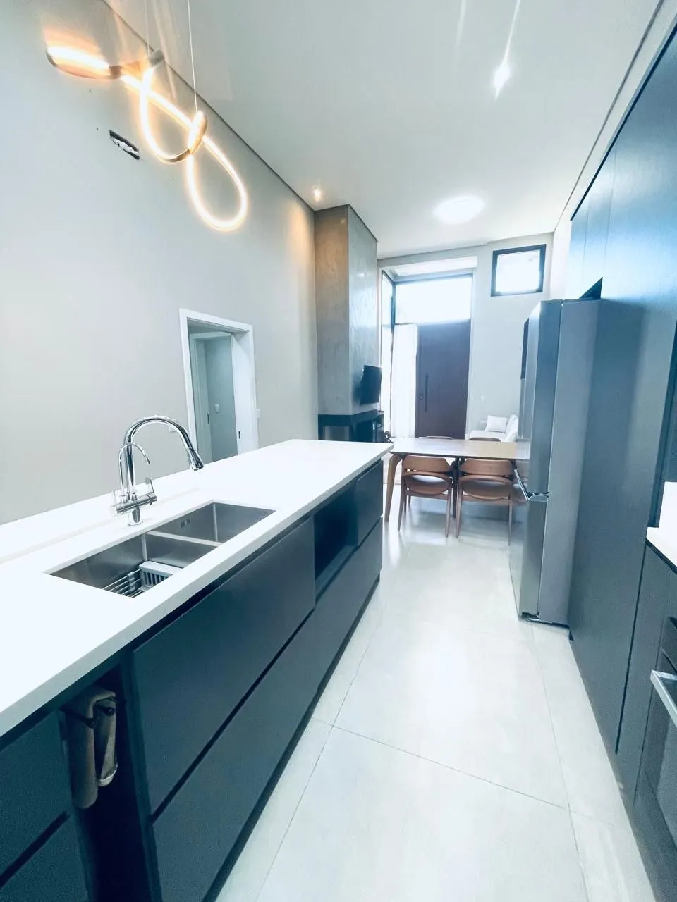 Imagem CASA EM CONDOMINIO TÉRREA, 3 SUÍTES 4 VAGAS DE GARAGEM, EM GRAVATAI RS