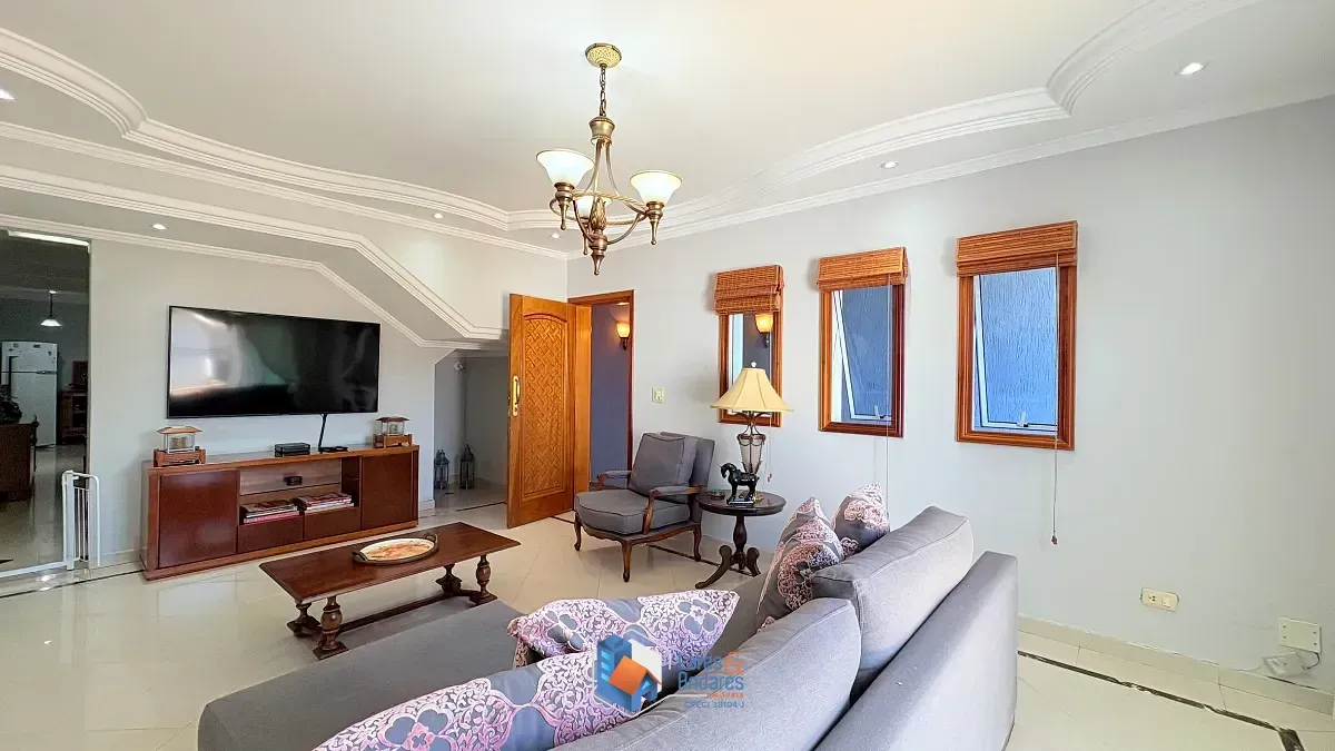 Imagem Sobrado para venda em Jardim Regina com 4 quartos, sendo 1 suíte, 277m²