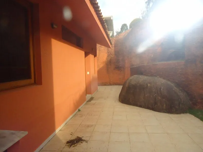 Imagem Magnífica Casa de Condomínio à Venda em Valinhos-SP, Bairro Pinheiro: 4 quartos, 4 suítes, 3 salas, 5 banheiros, 5 vagas, 450m².